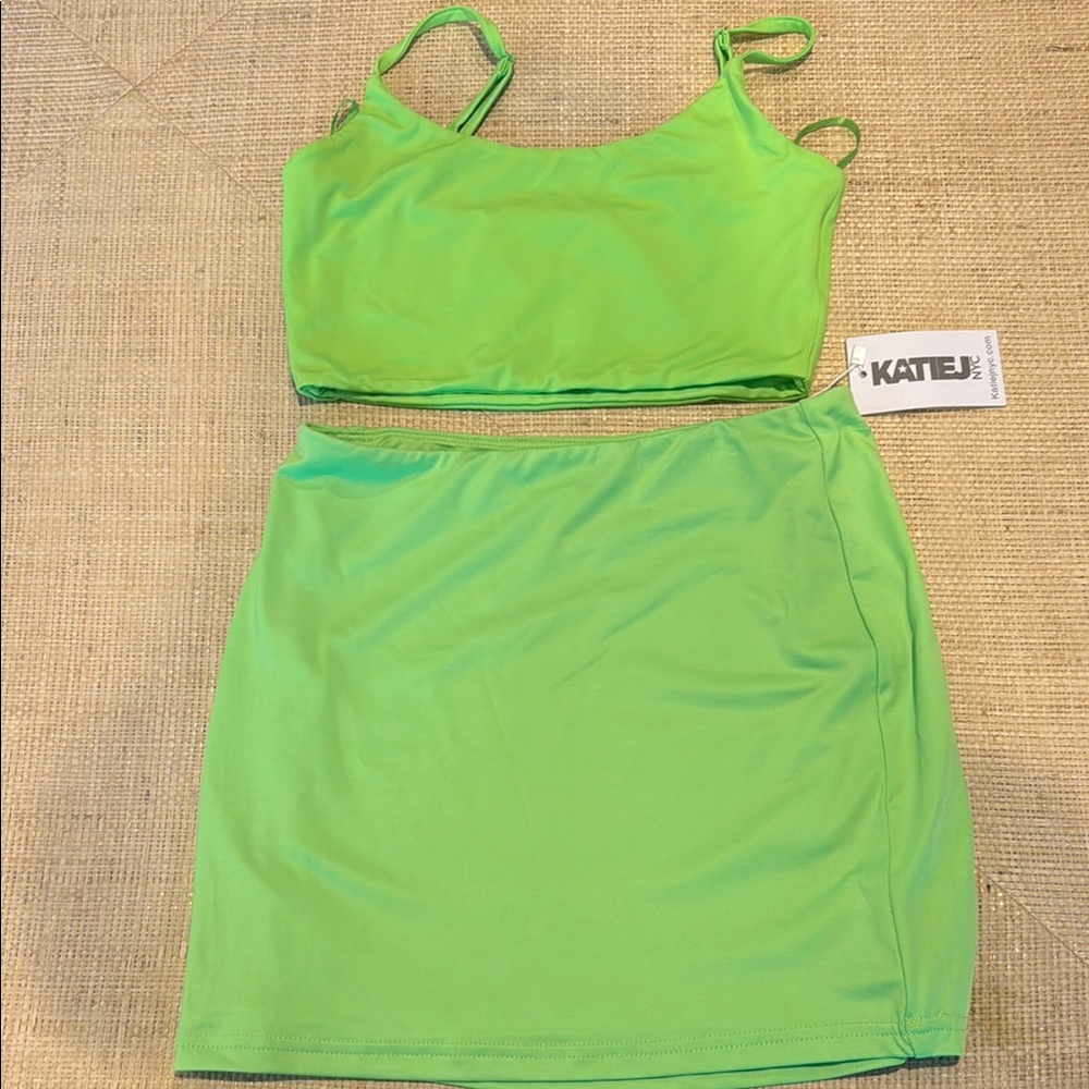 New with tags Katie J Neon Green Tank and skirt sz XL